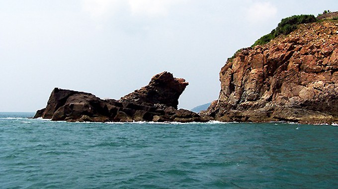 Da Nang: Chim ghe, 2 cha con mat tich tai ban dao Son Tra