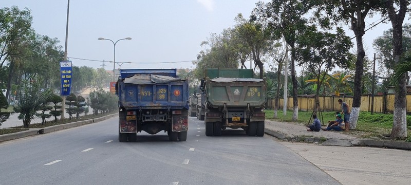 Da Nang: Ne tram can, xe tai xep hang “rong ran” tren quoc lo 14B-Hinh-5