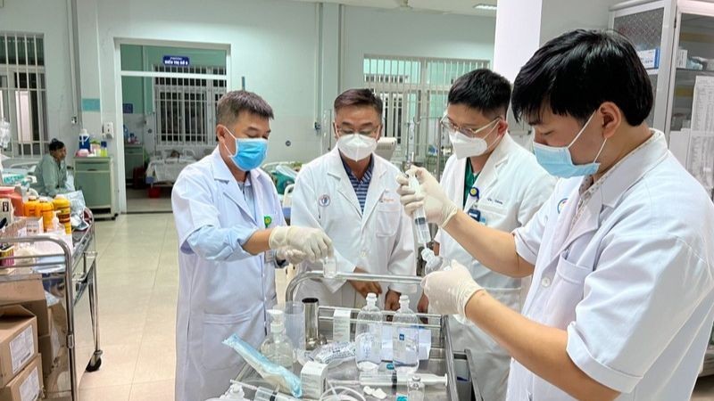 Quang Nam: Lien tiep xay ra cac vu ngo doc thuc pham tap the-Hinh-5