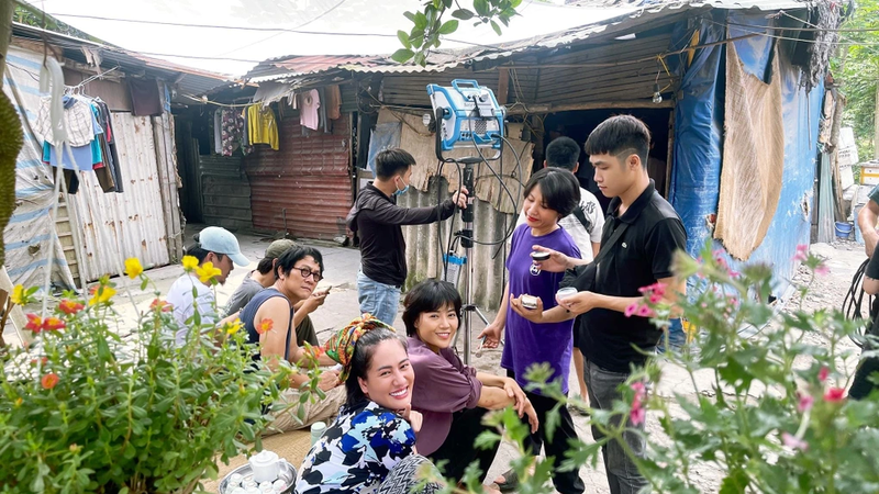 Nhung canh hau truong phim “Cuoc doi van dep sao“-Hinh-5