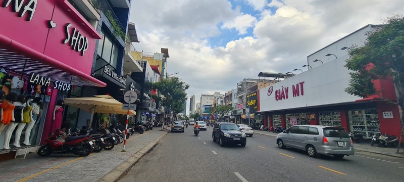 Da Nang: Lan song tra mat bang lan toi pho thoi trang Le Duan