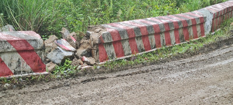 Quang Nam: Can canh Quoc lo 14D nat nhu duong lang-Hinh-15