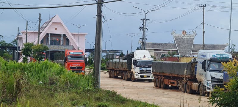 Quang Nam: Can canh Quoc lo 14D nat nhu duong lang-Hinh-3