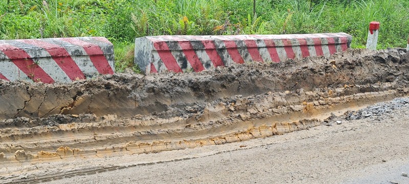 Quang Nam: Can canh Quoc lo 14D nat nhu duong lang-Hinh-8