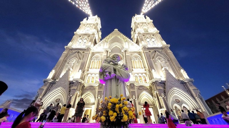 Kham pha hai nha tho noi tieng Ba Ria - Vung Tau dip Giang sinh-Hinh-10