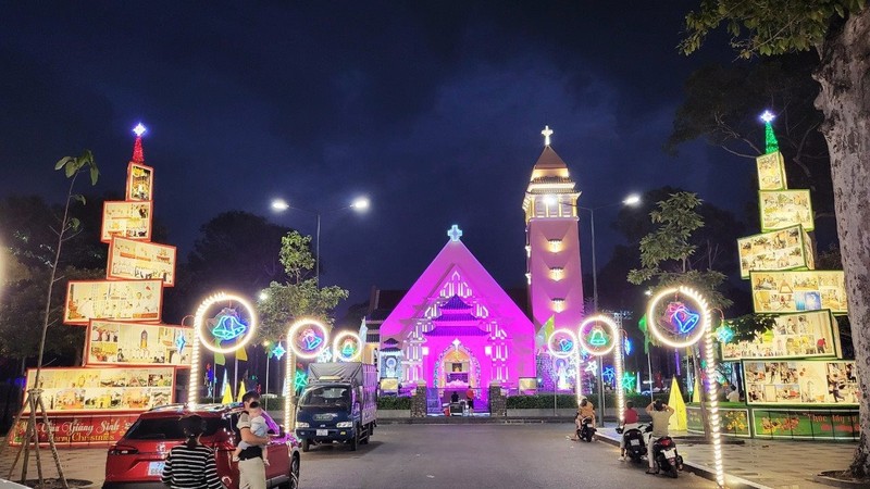 Kham pha hai nha tho noi tieng Ba Ria - Vung Tau dip Giang sinh-Hinh-3