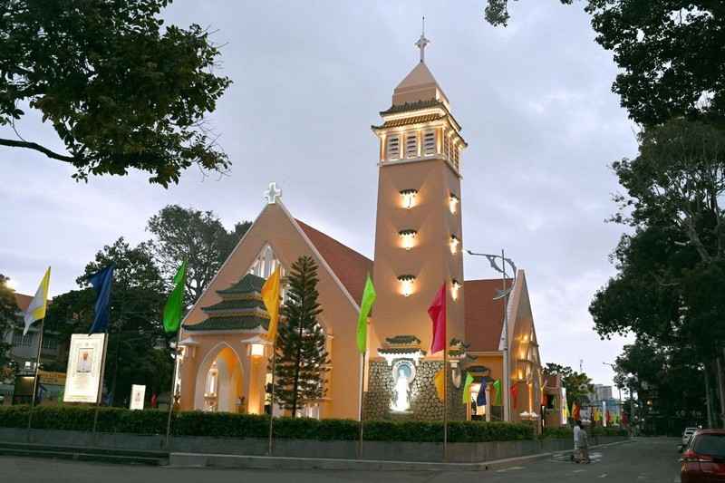 Kham pha hai nha tho noi tieng Ba Ria - Vung Tau dip Giang sinh