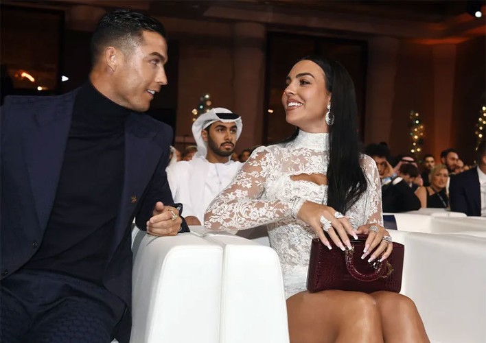 Ban gai Ronaldo khoe than hinh nong bong tai Globe Soccer Awards-Hinh-2