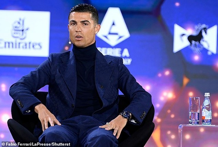 Ban gai Ronaldo khoe than hinh nong bong tai Globe Soccer Awards-Hinh-4
