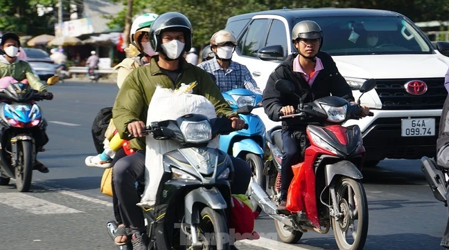 Nguoi dan do ve Ha Noi, TP HCM sau ky nghi Tet-Hinh-6