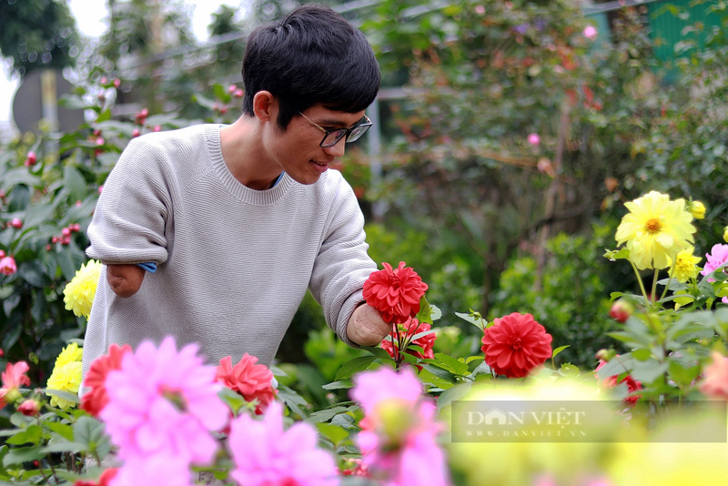 Dung day sau tai nan, chang trai Ha Tinh tao dung Happy Garden-Hinh-7