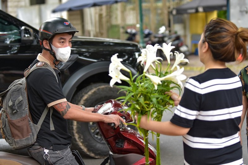 Hoa loa ken tinh khoi mang toi nhung khoanh khac diu dang-Hinh-9