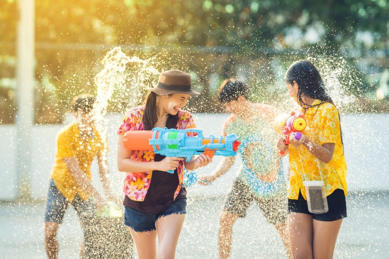 View - 	 Lễ hội té nước truyền thống Songkran mang đến sự khởi đầu mới