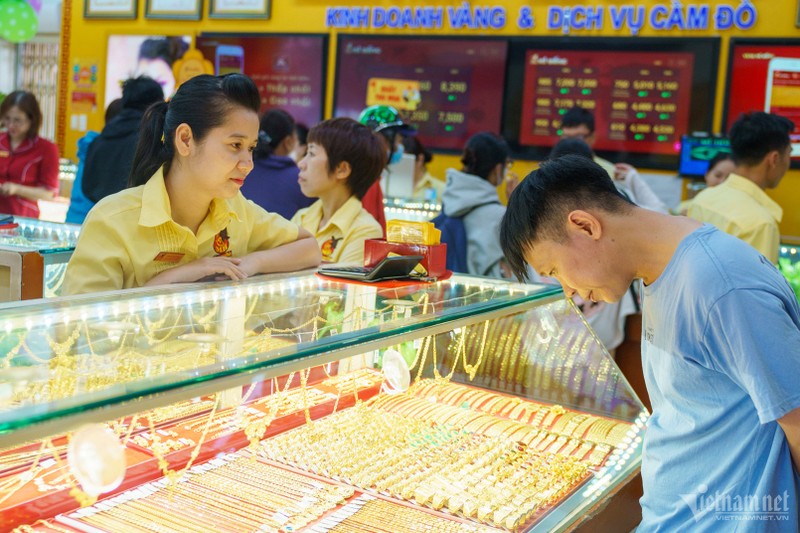 De xuat cam mua ban vang bang tien mat, tot nhung kho thuc hien