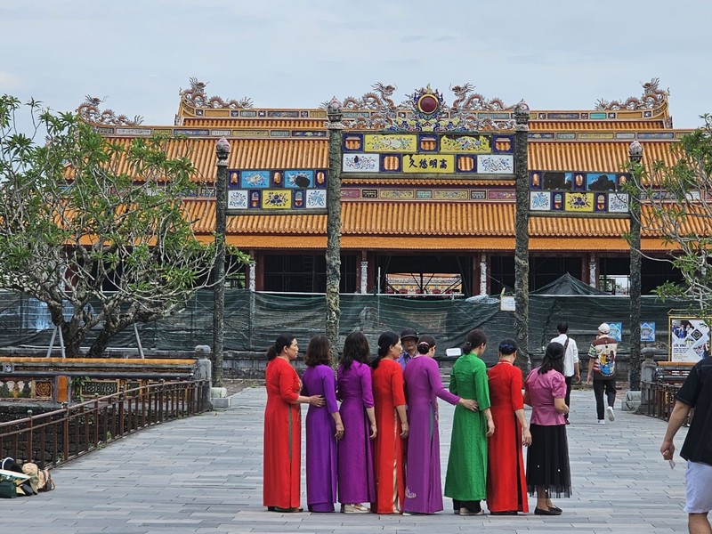 Doc dao noi dien ra Chuong trinh khai mac Tuan le Festival Hue 2024-Hinh-4