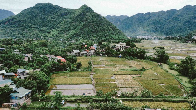 Lang co hon 700 tuoi o Hoa Binh hut khach boi ve binh yen-Hinh-2