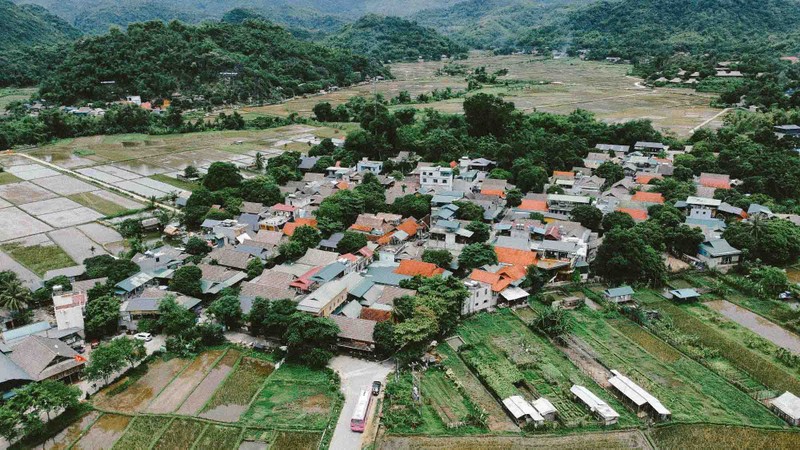 Lang co hon 700 tuoi o Hoa Binh hut khach boi ve binh yen-Hinh-3