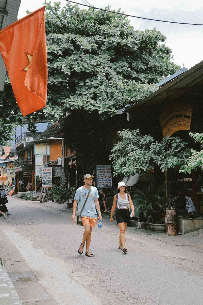 Lang co hon 700 tuoi o Hoa Binh hut khach boi ve binh yen-Hinh-4