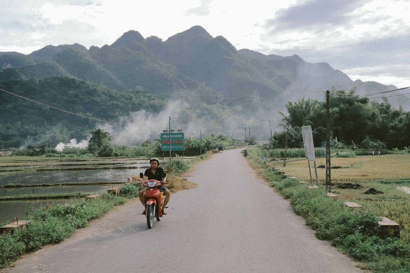 Lang co hon 700 tuoi o Hoa Binh hut khach boi ve binh yen-Hinh-6