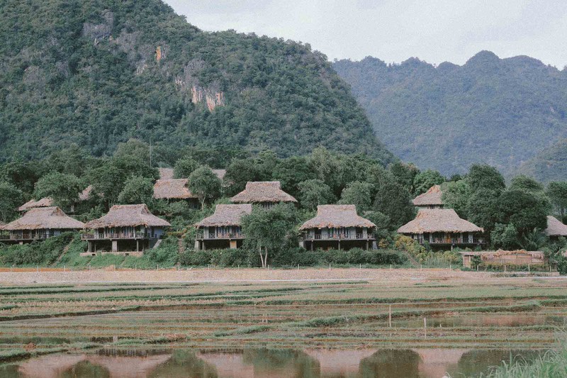 Lang co hon 700 tuoi o Hoa Binh hut khach boi ve binh yen-Hinh-8