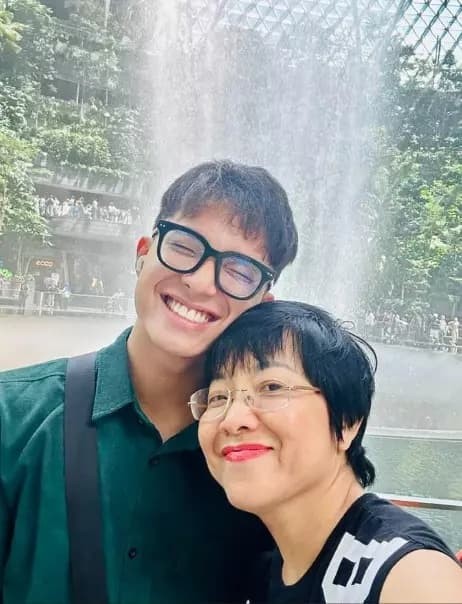 Thao Van's son changed dramatically after one year in college - Photo 3