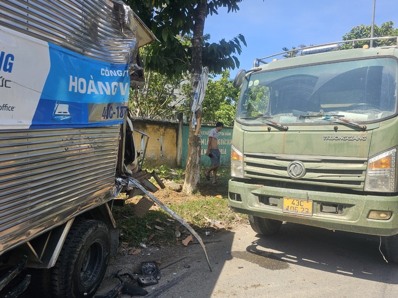 Da Nang: Dang dau ben le, xe tai bat ngo bi “un” bien dang-Hinh-11