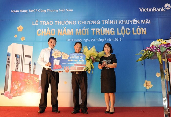 VietinBank trao giai Dac biet “Chao nam moi - Trung loc lon”