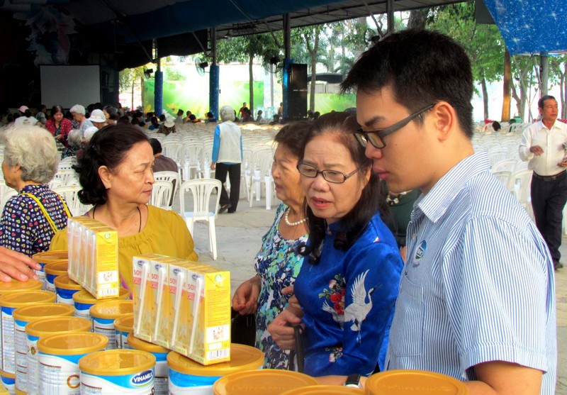 Vinamilk khoi dong hanh trinh cham soc suc khoe nguoi cao tuoi-Hinh-2