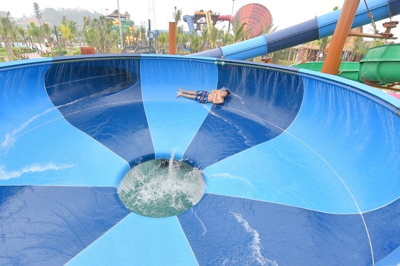 Khai truong Typhoon Water Park: Cong vien nuoc hien dai nhat DNA-Hinh-2