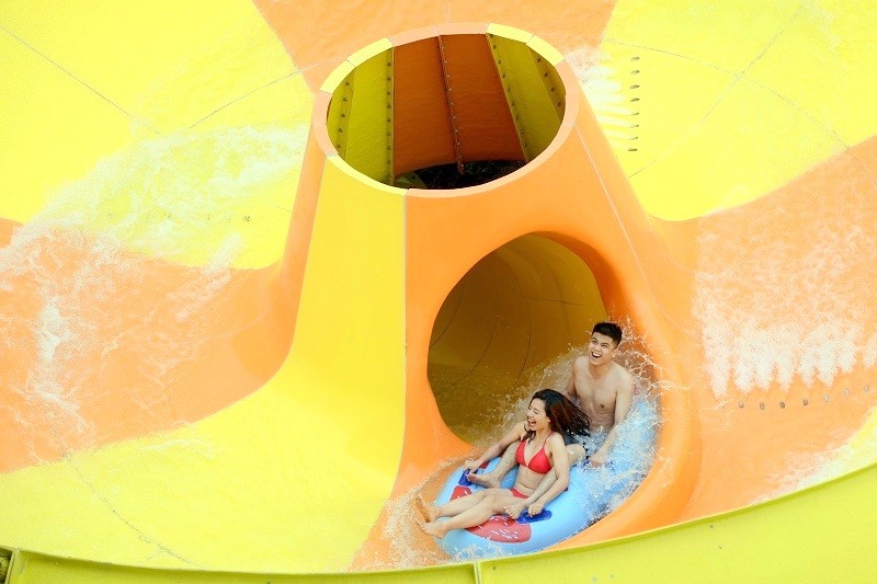 Khai truong Typhoon Water Park: Cong vien nuoc hien dai nhat DNA-Hinh-7