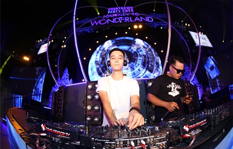 Ly lich hoanh trang cua dan Lineup Hardwell by VinaPhone