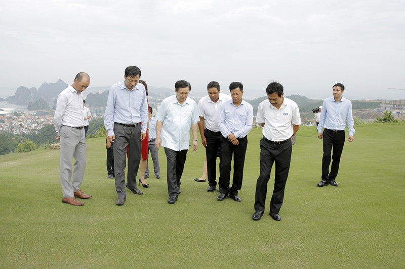 Pho Thu tuong Vuong Dinh Hue thi sat nhieu du an tai Quang Ninh