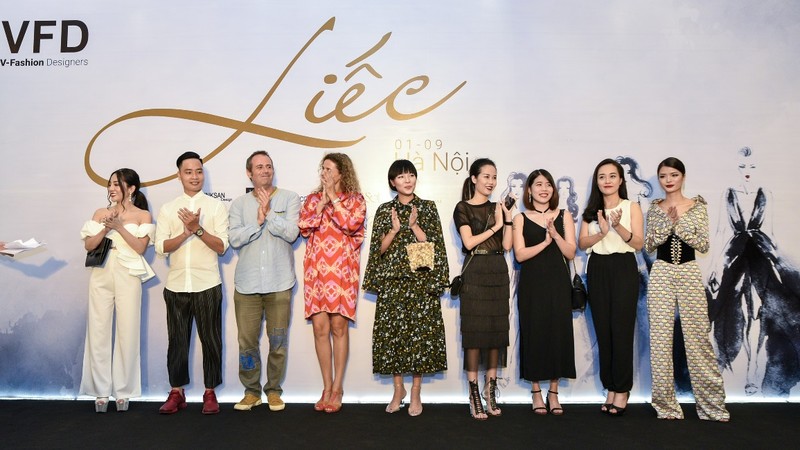 Da tiec thoi trang “Liec”: Loi chao dang cap tu V-Fashion Designers-Hinh-9