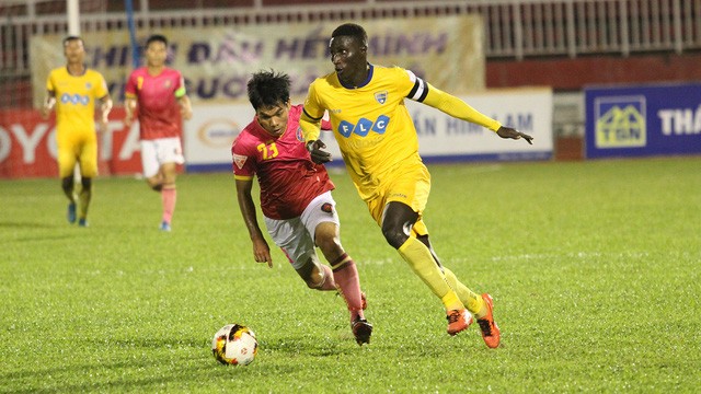 FLC Thanh Hoa lai cuu cho V-League nhieu “ban thua trong thay”