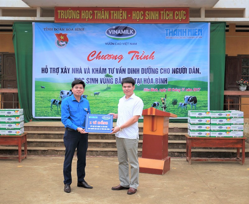 Vinamilk ho tro 3 ty dong cho nguoi dan vung lu