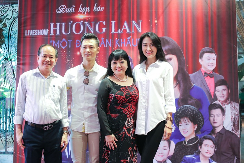 Huong Lan lam liveshow dau tien sau hon nua the ky mang nghiep cam ca-Hinh-3