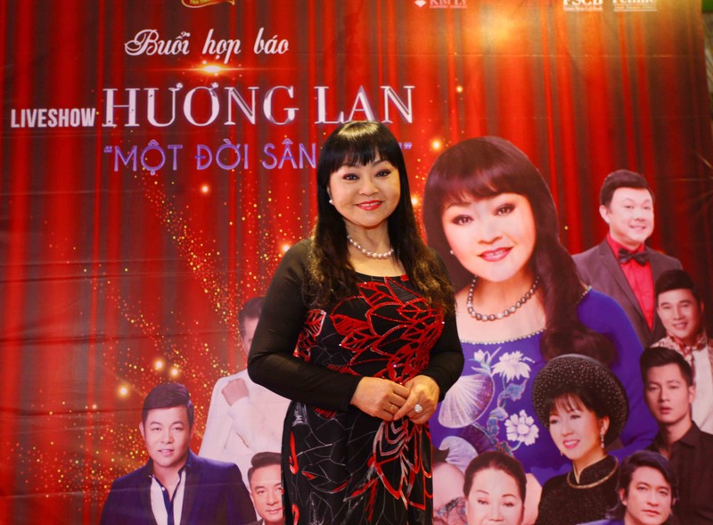 Huong Lan lam liveshow dau tien sau hon nua the ky mang nghiep cam ca