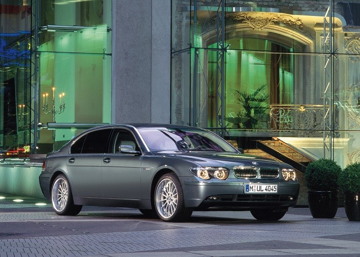 Xe sang BMW 7 Series sap tro lai Viet Nam-Hinh-3