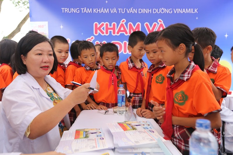 Vinamilk dem niem vui ngay tet trung thu den cho tre em tinh Vinh Phuc-Hinh-2