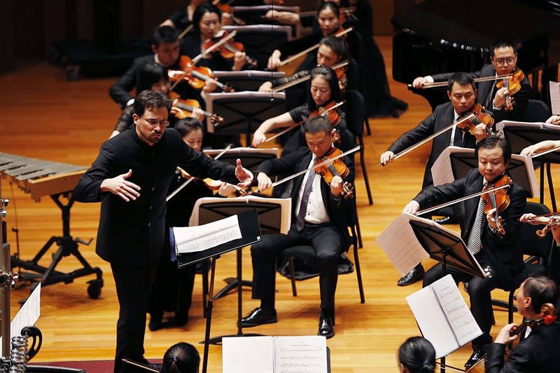 Nghe sy piano hang dau nuoc Anh bieu dien cung Sun Symphony Orchestra tai Ha Noi-Hinh-3