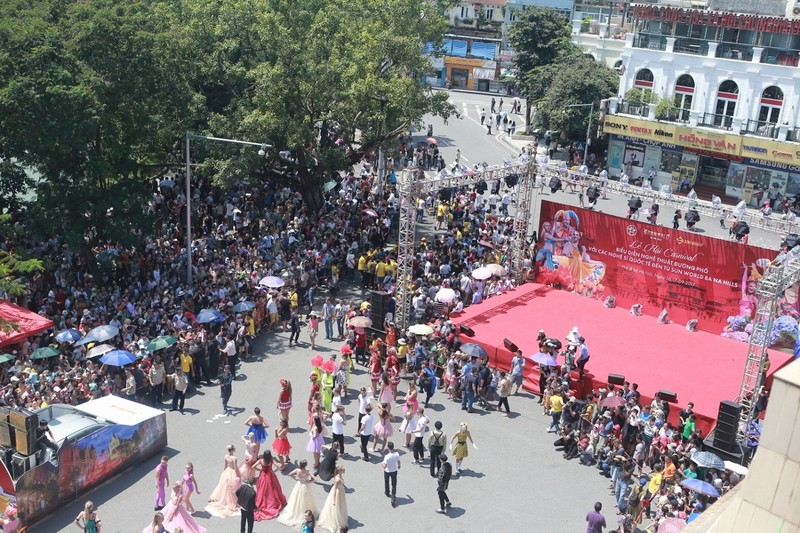 Ky niem sinh nhat Bac, Ha Noi to chuc Carnival duong pho quanh Ho Guom-Hinh-4