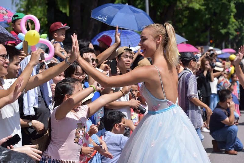 Ky niem sinh nhat Bac, Ha Noi to chuc Carnival duong pho quanh Ho Guom-Hinh-5