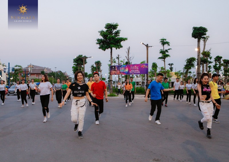 Lan dau dien tai Ha Long, Sun Dance Festival hut hang ngan du khach-Hinh-2