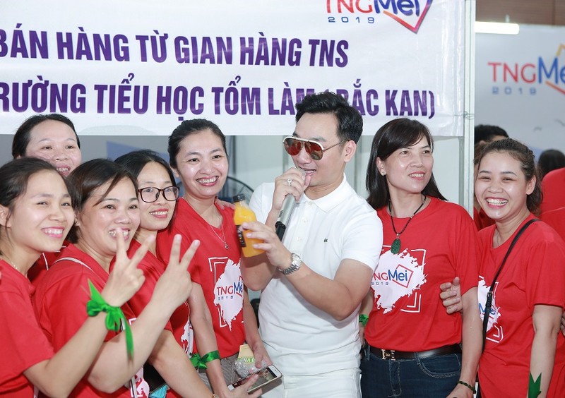 CBNV TNG Holdings Vietnam gay quy xay truong cho tre em vung cao