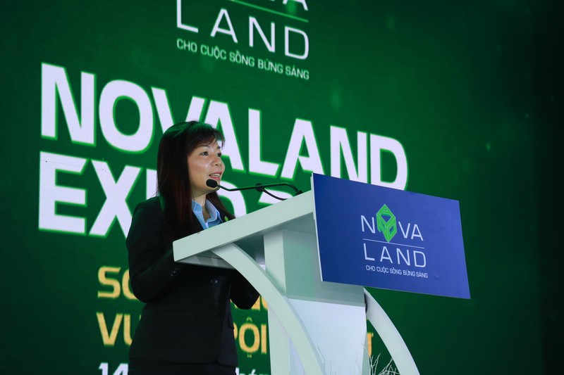Chat cung khach tham quan trong ngay dau tai Novaland Expo 2019-Hinh-2