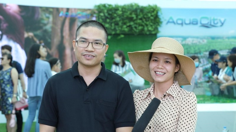 Chat cung khach tham quan trong ngay dau tai Novaland Expo 2019-Hinh-6