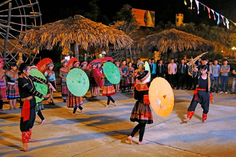 Lan dau to chuc le hoi dua ngua truyen thong vung cao tai Fansipan-Hinh-5