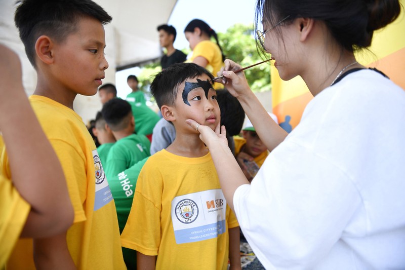 SHB va Manchester City nuoi duong uoc mo cho cac em nho lang SOS VN-Hinh-8