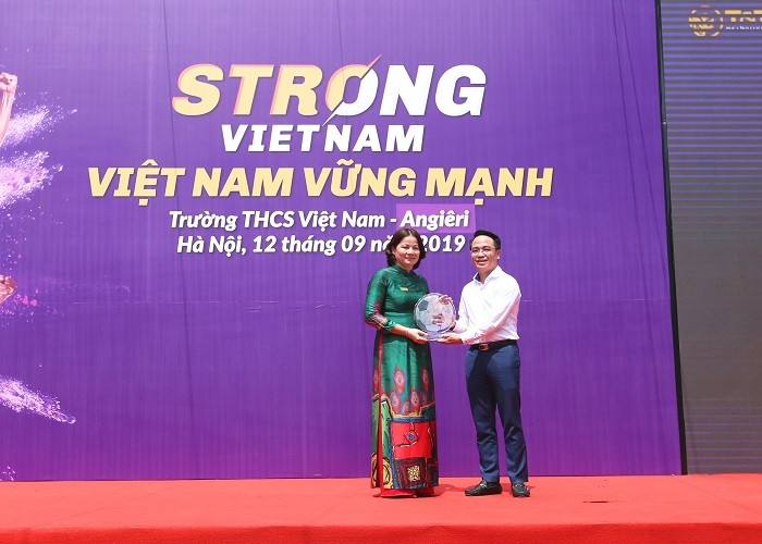 Quang Hai, Bui Tien Dung deo mat na trung thu truyen cam hung tai Strong Vietnam-Hinh-6