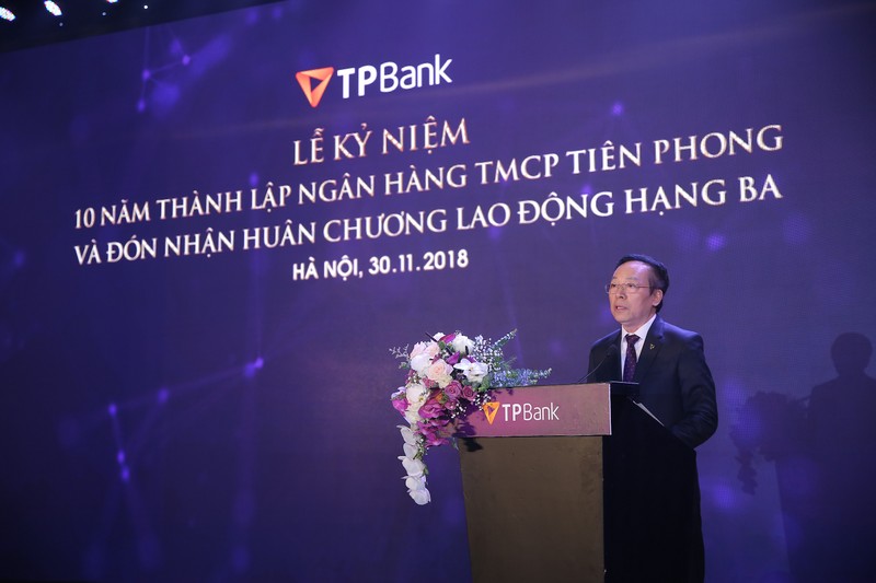 Enterprise Asia trao tang giai thuong kep cho ong Do Minh Phu va TPBank